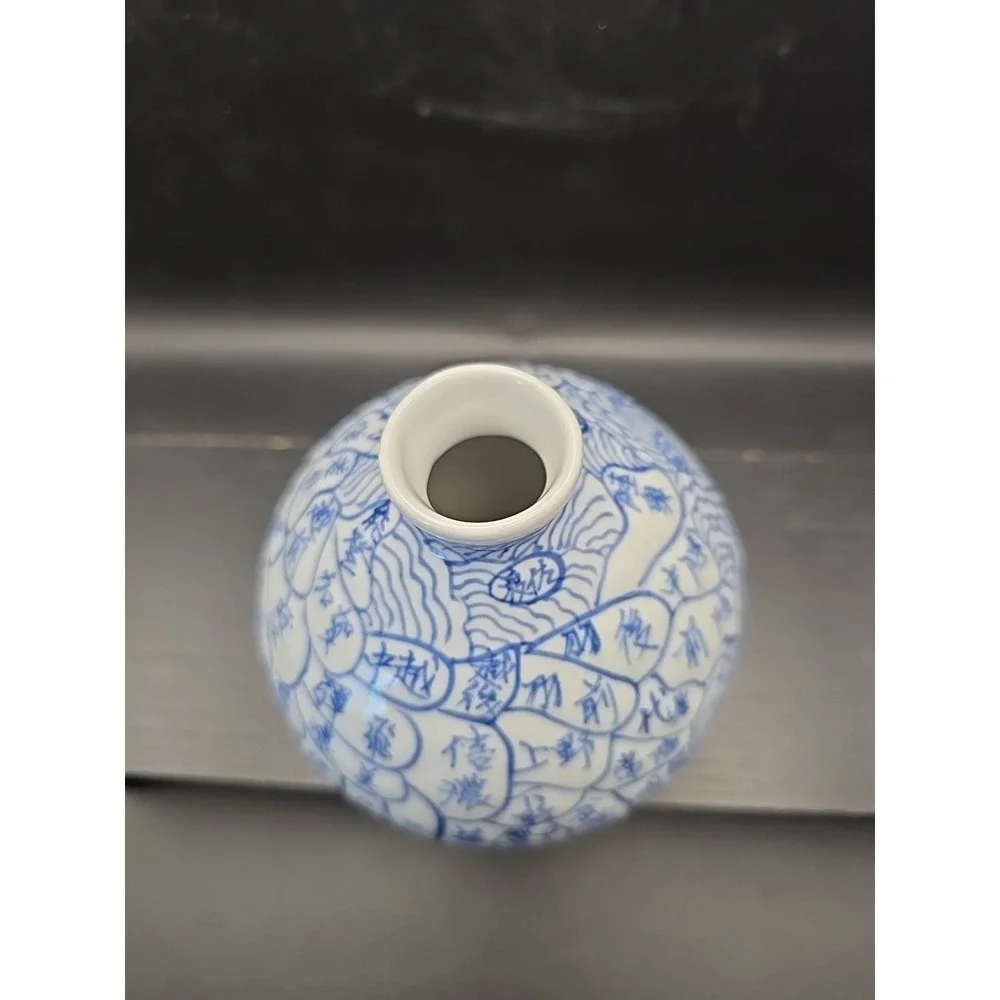 Blue & White Floral Porcelain Vase – Round Bulb Shape Bud Vase Chinoiserie Style